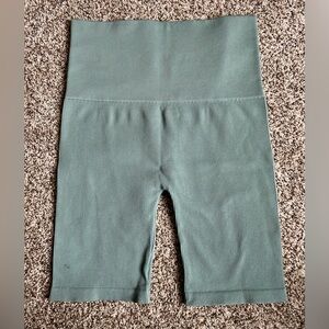 Bozzolo Ribbed Bike Biker Workout Shorts High Waisted in Sage Green Gray S/M